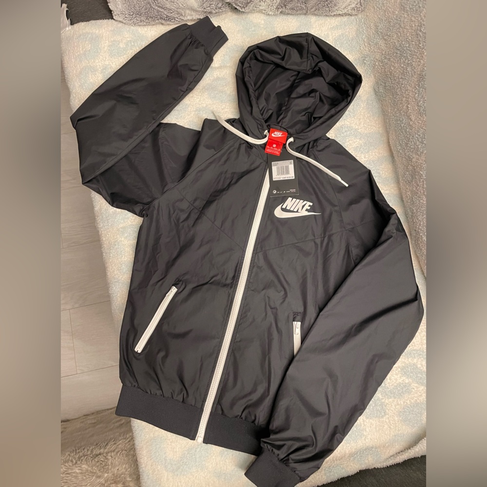 Nike Essential Windbreaker